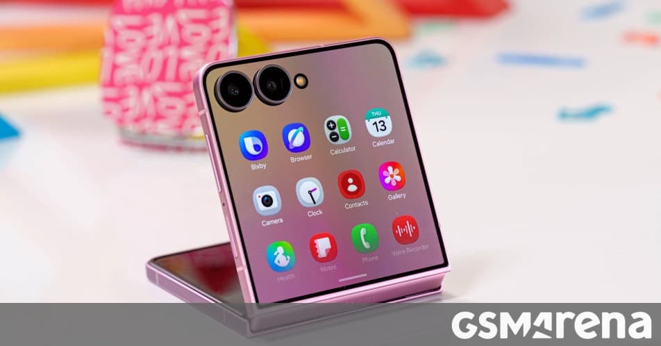 Samsung Galaxy Z Flip8 unboxing