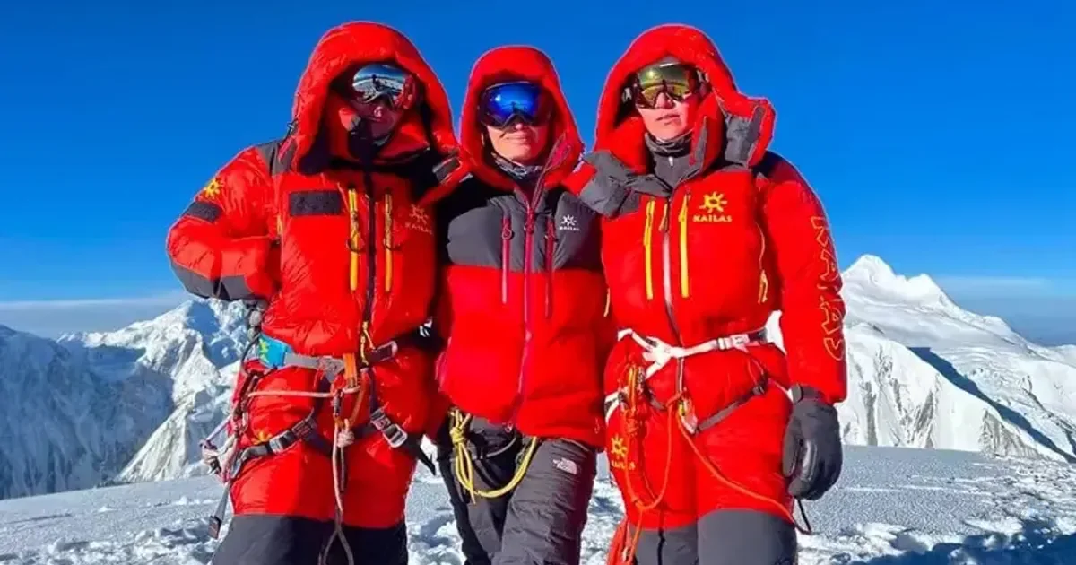 4 women from GB successfully summit Spantik