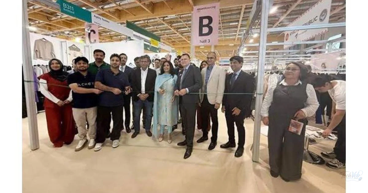 Ambassador Mumtaz Zahra inaugurates Pakistan Pavilion at Tex